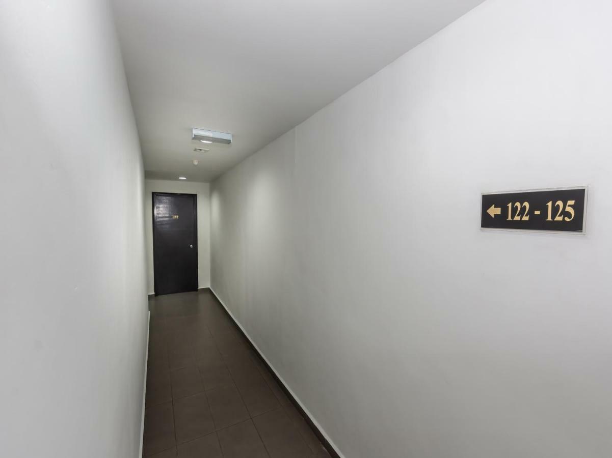 Oyo 1192 Hash House Hotel Malacca Exterior photo